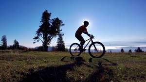 Single-speeding in Les Prés d'Orvin.